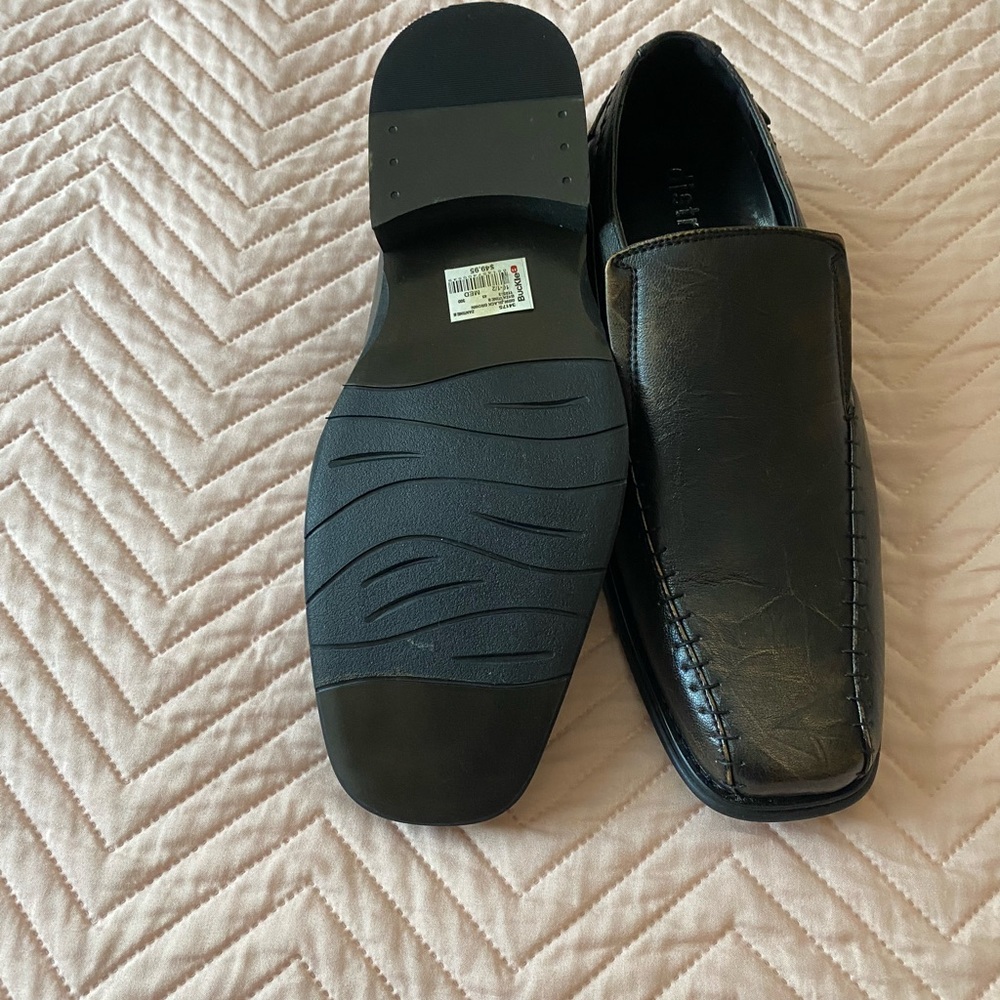 Shoes - Picture 4 of 4